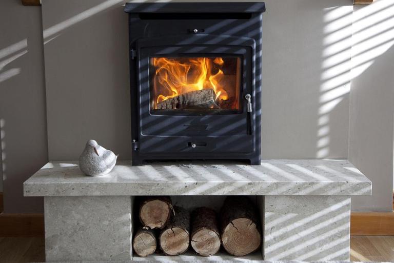 Quel poêle à bois choisir pour votre maison à Châteaubriant ?